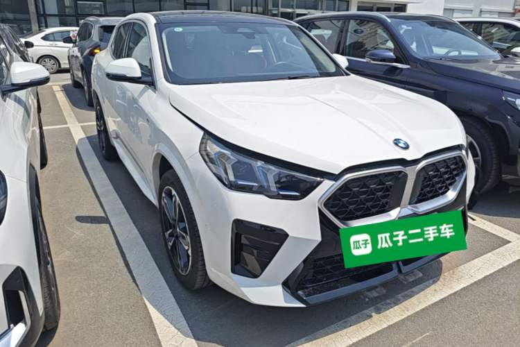 Used BMW X2 2024 sDrive25i M Sport Package Front Right 45 Deg