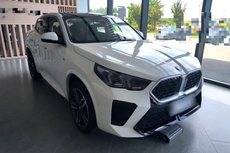 Used BMW X2 2024 sDrive25i M Sport Package Front Right 45 Deg