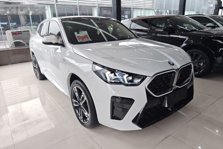 Used BMW X2 2024 sDrive25i M Sport Package Front Right 45 Deg