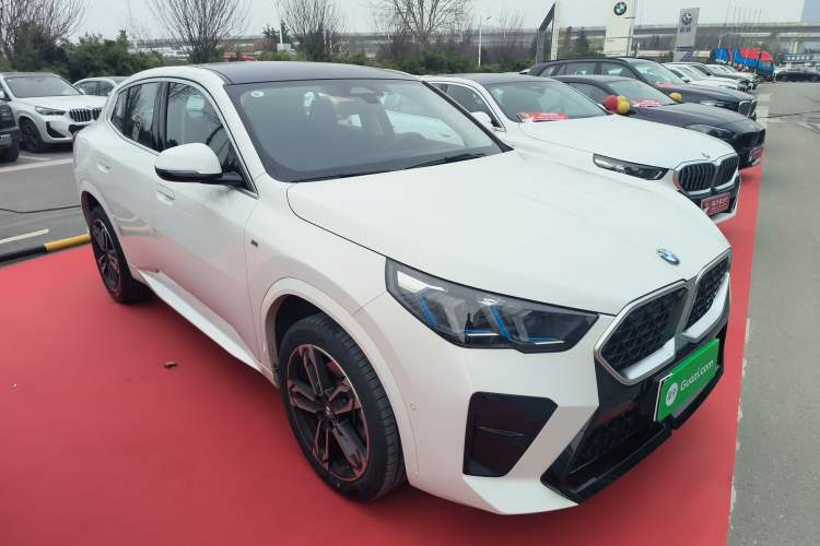 Used BMW X2 2024 sDrive25i M Sport Package Front Right 45 Deg
