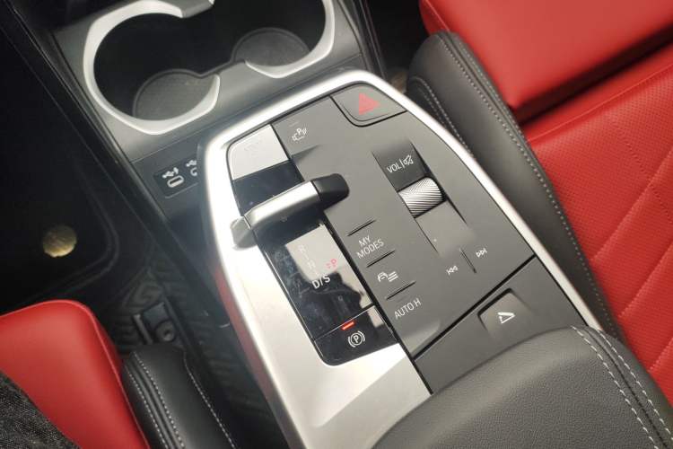 Used BMW X2 2024 xDrive25i M Sport Night Edition package Gear Lever