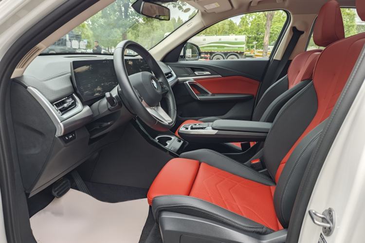 Used BMW X2 2024 sDrive25i M Sport Package Interior 4