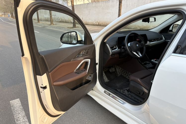 Used BMW X2 2024 sDrive25i M Sport Package Interior 4
