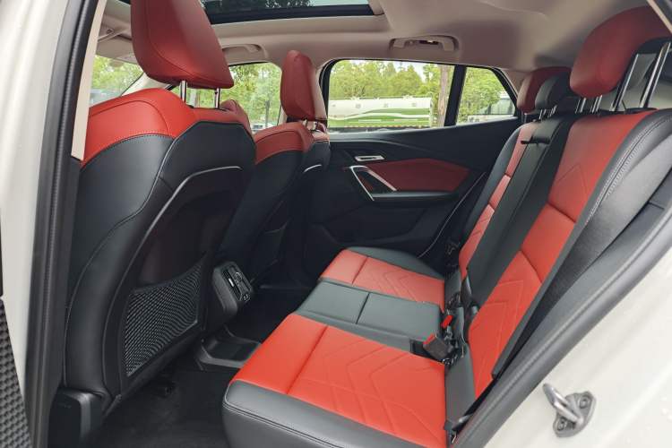 Used BMW X2 2024 sDrive25i M Sport Package Interior 5