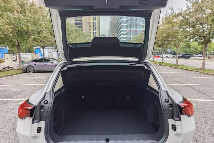 Used BMW X2 2024 sDrive25i M Sport Package Interior 6