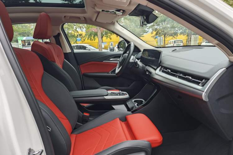 Used BMW X2 2024 sDrive25i M Sport Package Interior 8