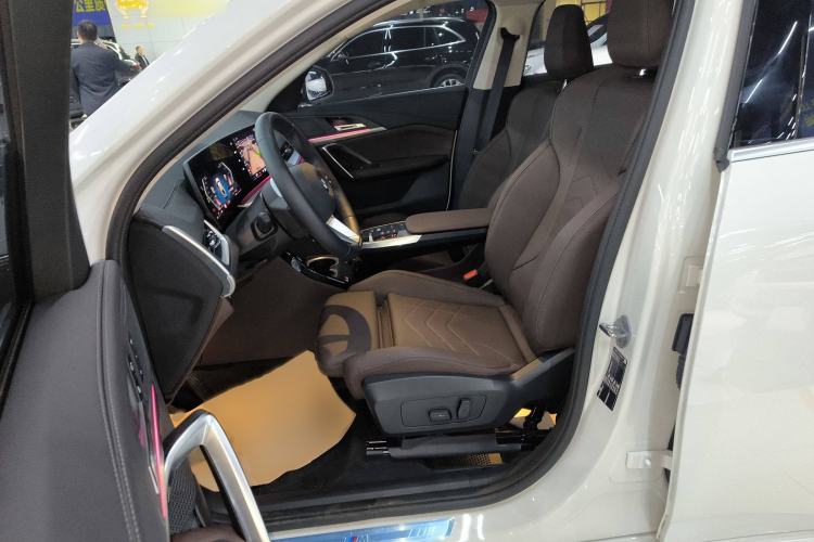 Used BMW X2 2024 sDrive25i M Sport Package Left Front Seat