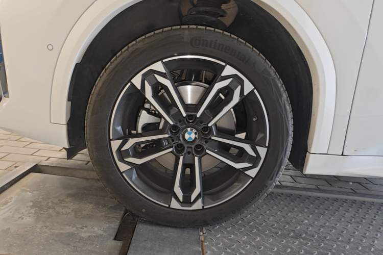 Used BMW X2 2024 sDrive25i M Sport Package Left Front Wheel Hub