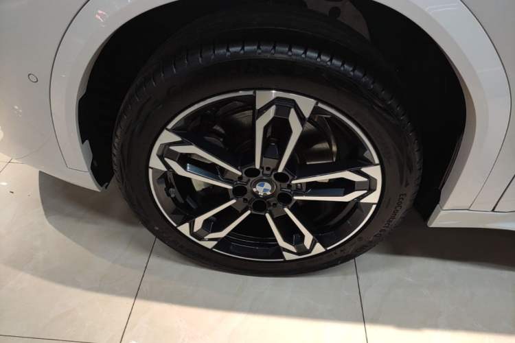 Used BMW X2 2024 sDrive25i M Sport Package Left Front Wheel Hub