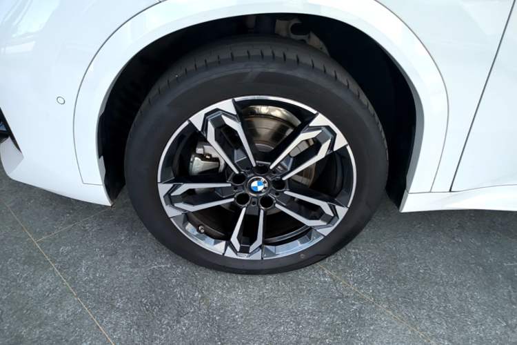 Used BMW X2 2024 sDrive25i M Sport Package Left Front Wheel Hub