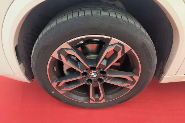 Used BMW X2 2024 sDrive25i M Sport Package Left Front Wheel Hub