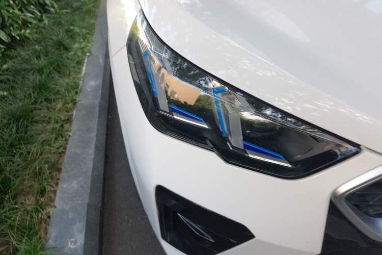 Used BMW X2 2024 sDrive25i M Sport Package Right Front Headlight