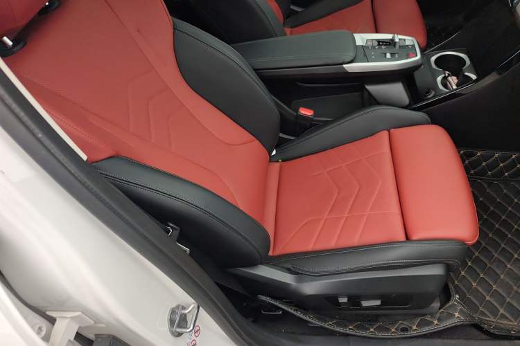 Used BMW X2 2024 sDrive25i M Sport Package Right Front Seat