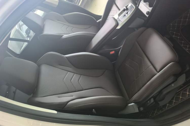 Used BMW X2 2024 sDrive25i M Sport Package Right Front Seat