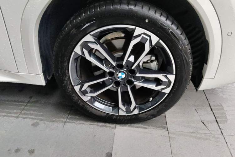 Used BMW X2 2024 sDrive25i M Sport Package Right Front Wheel Hub