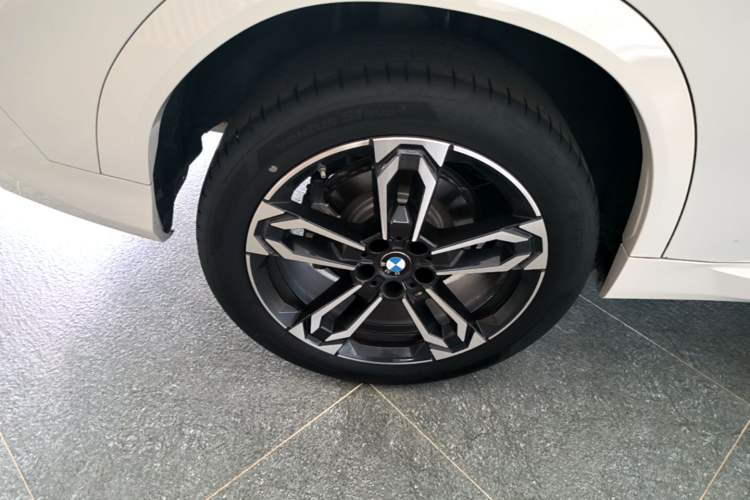 Used BMW X2 2024 sDrive25i M Sport Package Right Rear Wheel Hub