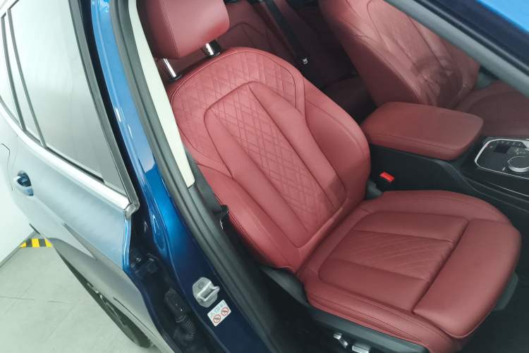 Used BMW X3 2022 Restyled xDrive25i M Sport Package Right Front Seat