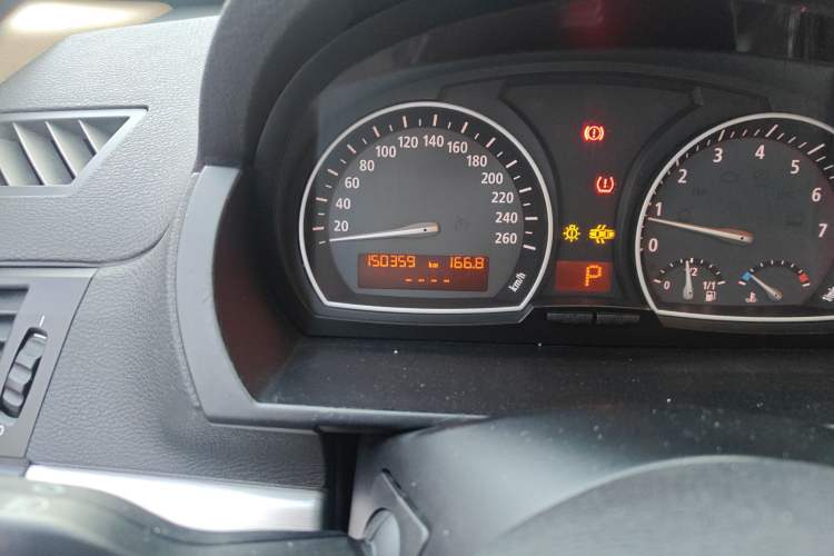 Used BMW X3 2006 xDrive25si Odometer Close Up