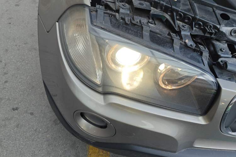 Used BMW X3 2006 xDrive25si Right Front Headlight
