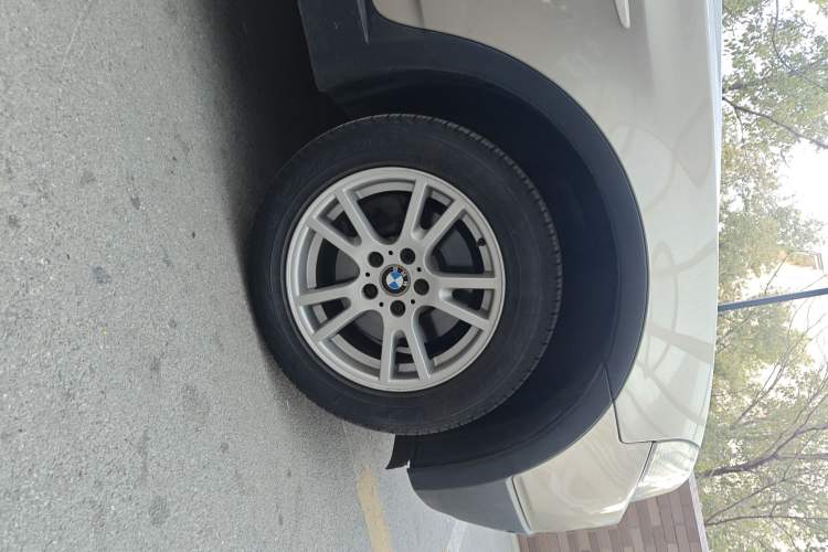 Used BMW X3 2006 xDrive25si Right Front Wheel Hub