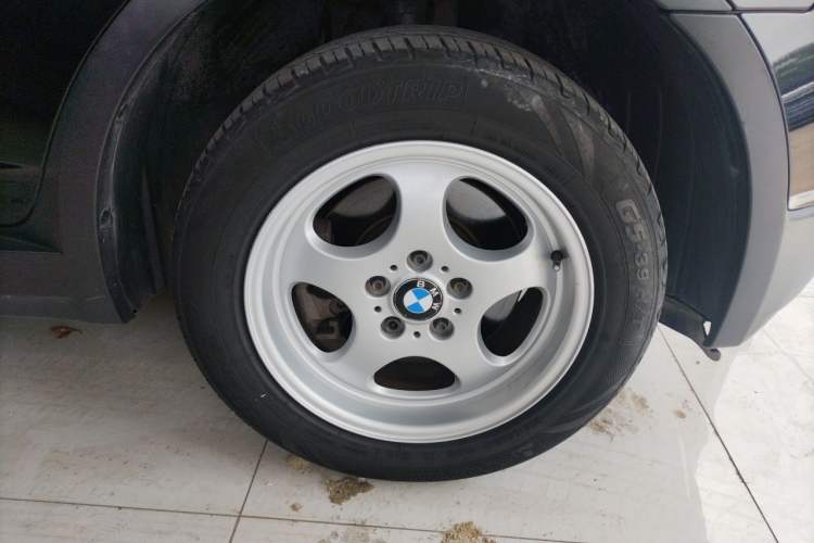 Used BMW X3  Right Front Wheel Hub