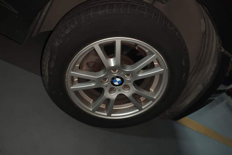 Used BMW X3 2008 xDrive25i Luxury Model Right Front Wheel Hub