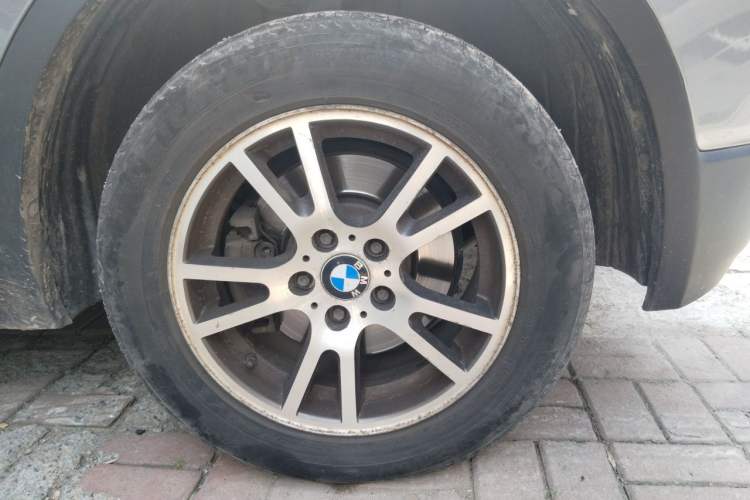 Used BMW X3 2008 xDrive25i Leading Model Right Front Wheel Hub