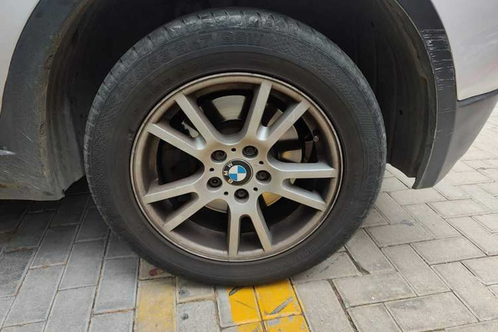 Used BMW X3 2008 xDrive25i Luxury Model Right Front Wheel Hub