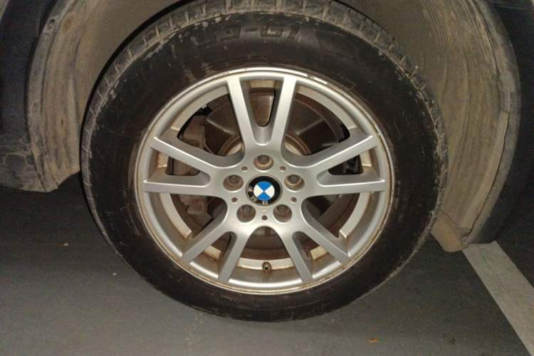 Used BMW X3 2008 xDrive25i Leading Model Right Front Wheel Hub
