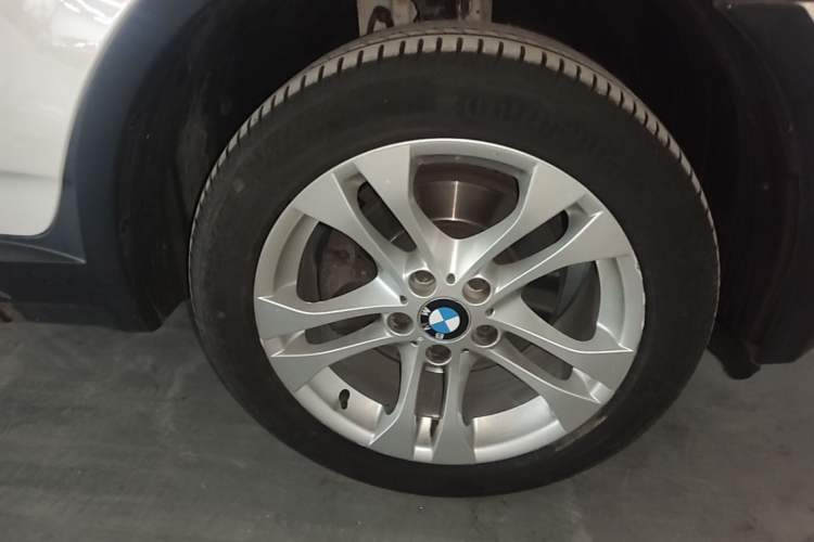 Used BMW X3 2008 xDrive25i Leading Model Right Front Wheel Hub