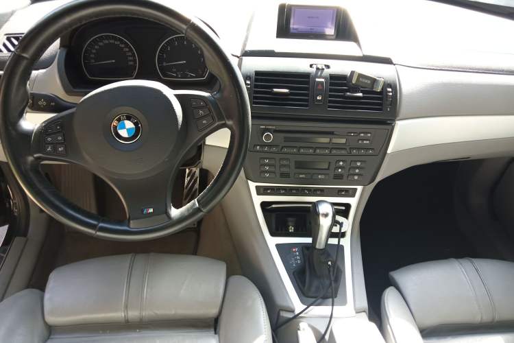 Used BMW X3 2009 xDrive30i Center Console