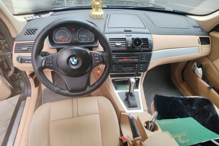 Used BMW X3 2009 xDrive25i Luxury Plus Model Center Console