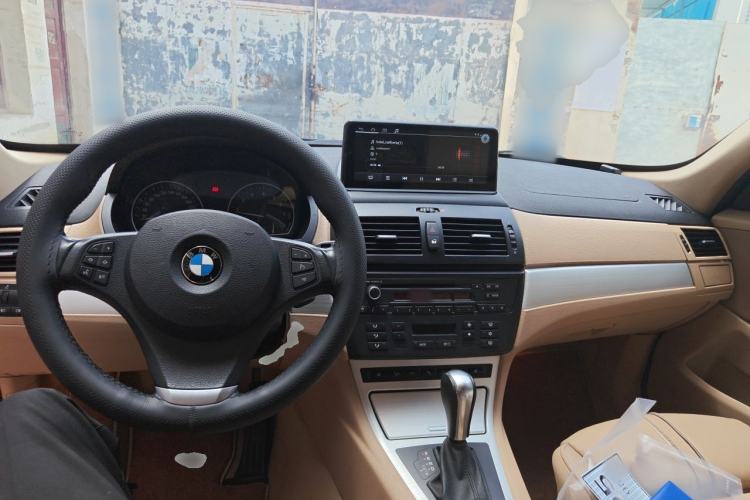 Used BMW X3 2009 xDrive25i Luxury Plus Model Center Console