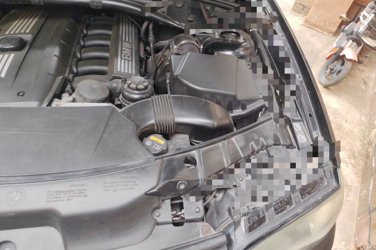 Used BMW X3 2009 xDrive25i Luxury Plus Model Engine Bay Left