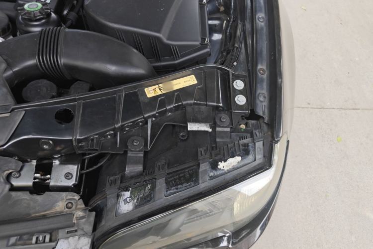 Used BMW X3 2009 xDrive25i Luxury Plus Model Engine Bay Left