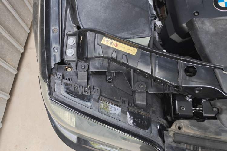 Used BMW X3 2009 xDrive25i Luxury Plus Model Engine Bay Right