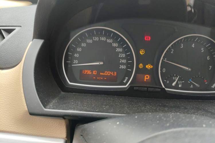 Used BMW X3 2009 xDrive25i Luxury Plus Model Odometer Close Up