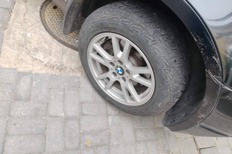 Used BMW X3 2009 xDrive25i Luxury Plus Model Right Front Wheel Hub
