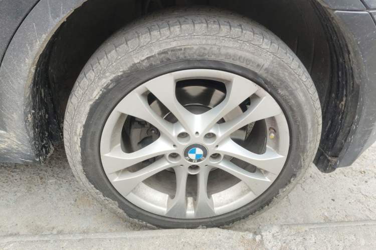 Used BMW X3 2009 xDrive25i Luxury Plus Model Right Front Wheel Hub