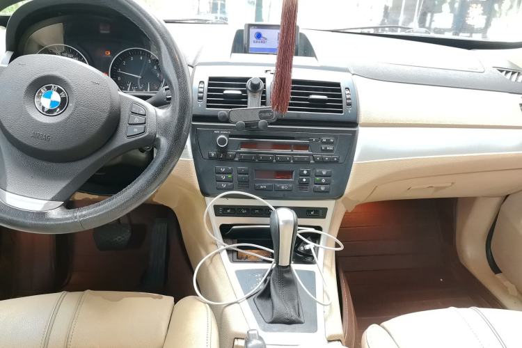 Used BMW X3 2009 xDrive25i Luxury Plus Model Center Console