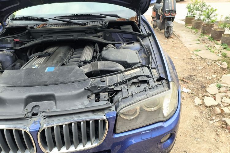Used BMW X3 2009 xDrive25i Luxury Plus Model Engine Bay Left