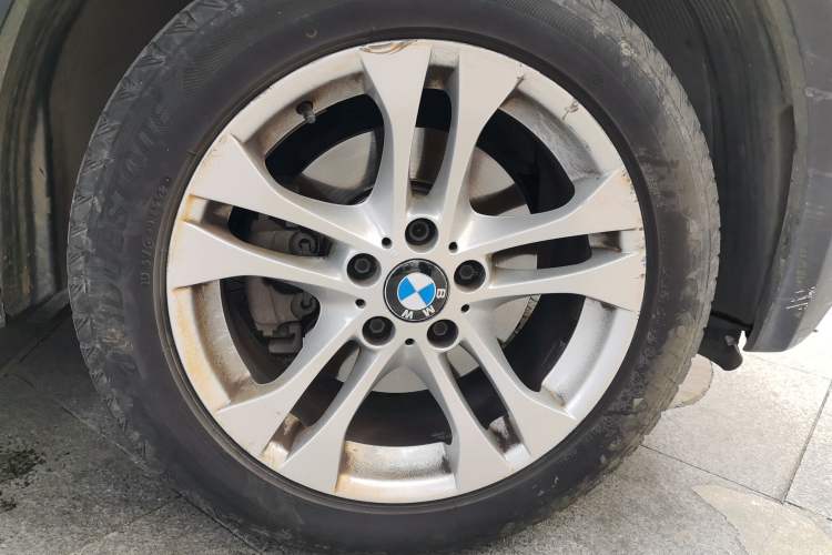 Used BMW X3 2009 xDrive25i Luxury Plus Model Right Front Wheel Hub