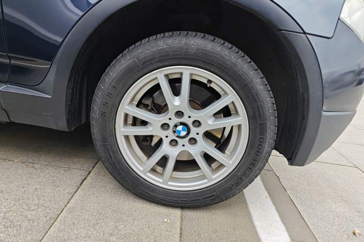 Used BMW X3 2009 xDrive25i Luxury Plus Model Right Front Wheel Hub