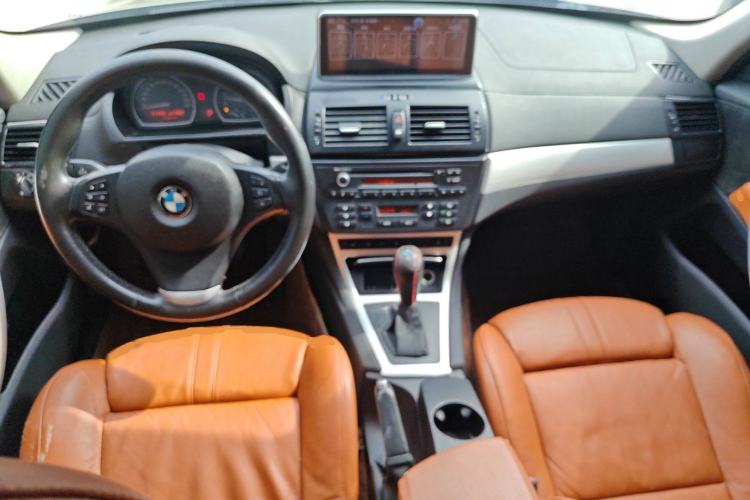 Used BMW X3 2009 xDrive25i Luxury Plus Model Center Console