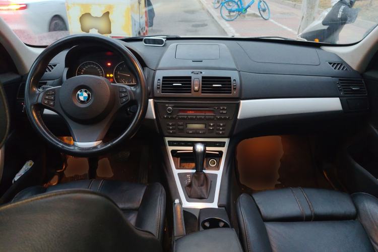 Used BMW X3 2009 xDrive25i Luxury Plus Model Center Console