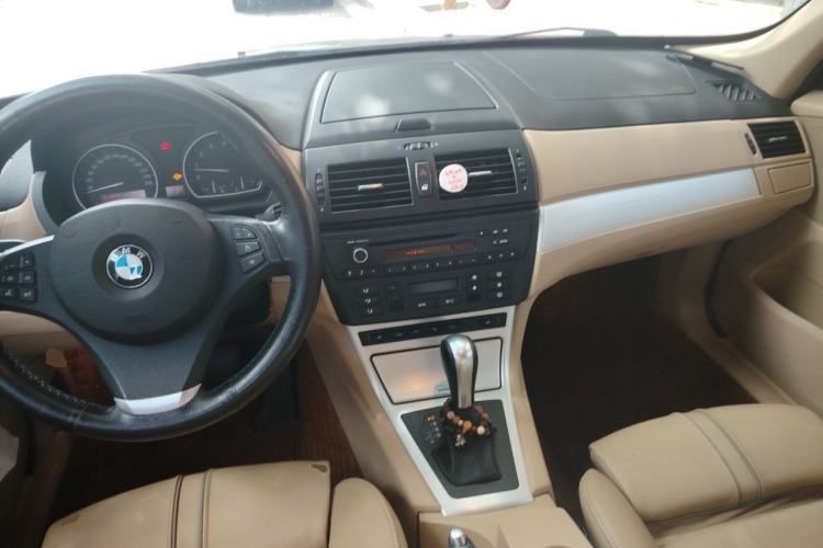 Used BMW X3 2009 xDrive25i Luxury Plus Model Center Console