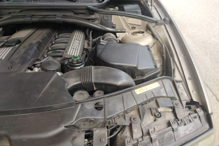 Used BMW X3 2009 xDrive25i Luxury Plus Model Engine Bay Left
