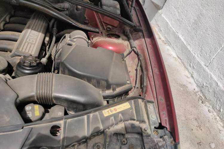 Used BMW X3 2009 xDrive25i Luxury Plus Model Engine Bay Left