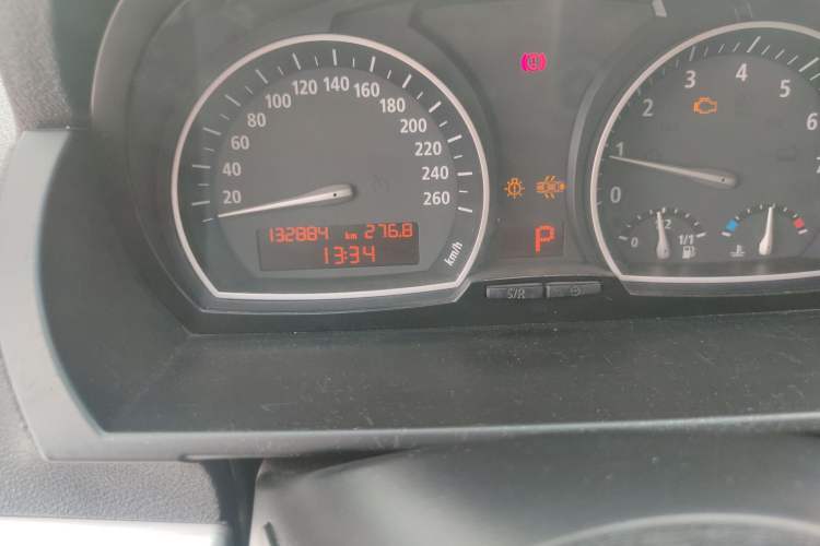 Used BMW X3 2009 xDrive25i Luxury Plus Model Odometer Close Up