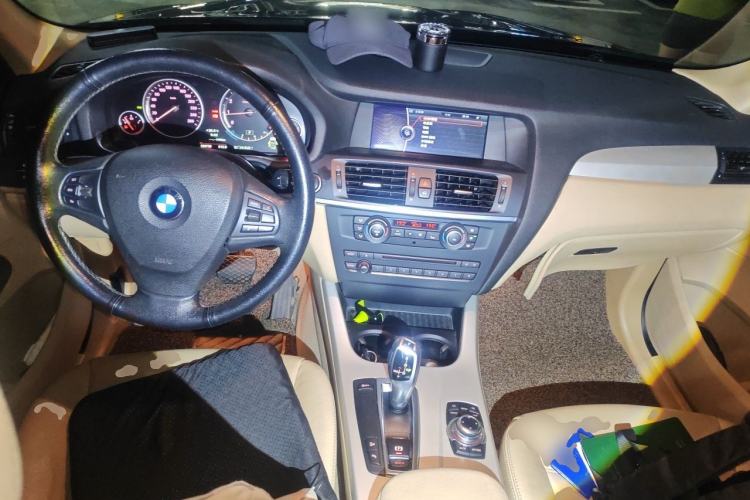 Used BMW X3 2011 xDrive28i Leading Model Center Console